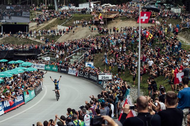 Il trionfale arrivo di Jenny Rissveds a Lenzerheide
