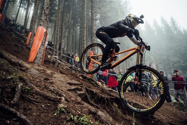 Seconda vittoria di fila per la 22enne Marine Cabirou in World Cup DH