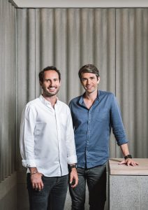 Moritz Kreppel eBenjamin Roth sorridenti dopo aver siglato il nuovo accordo che li vede partner.