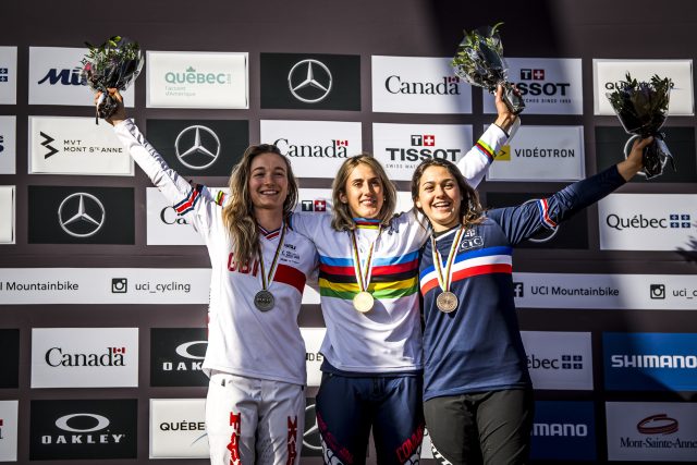 Il podio dei Mondiali DH 2019: 2° Tahnée Seagrave, 1° Myriam Nicole, 3° Marine Cabirou