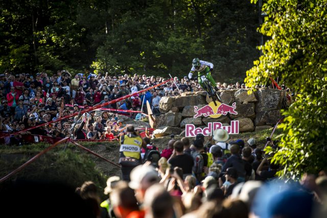 Tory Brosnan in azione sul tracciato DH di Mont-Sainte Anne