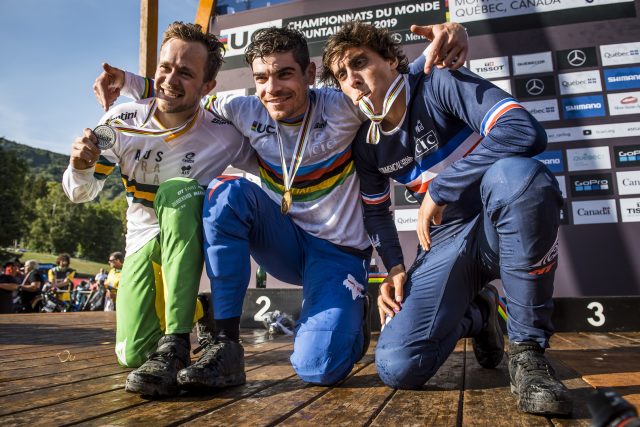 Il podio dei Mondiali DH 2019: 2° Troy Brosnan, 1° Loic Bruni, 3° Amaury Pierron