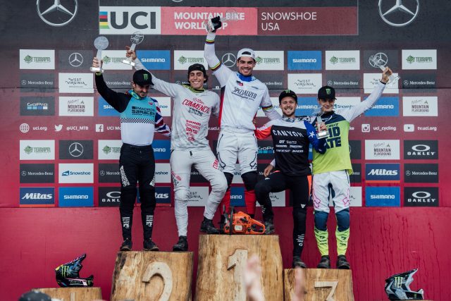 Loic Bruni vince la battaglia finale con il connazionale Amaury Pierron per la World Cup DH maschile