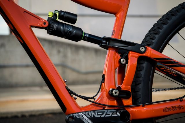 Sospensione posteriore DW-Link da 147 mm