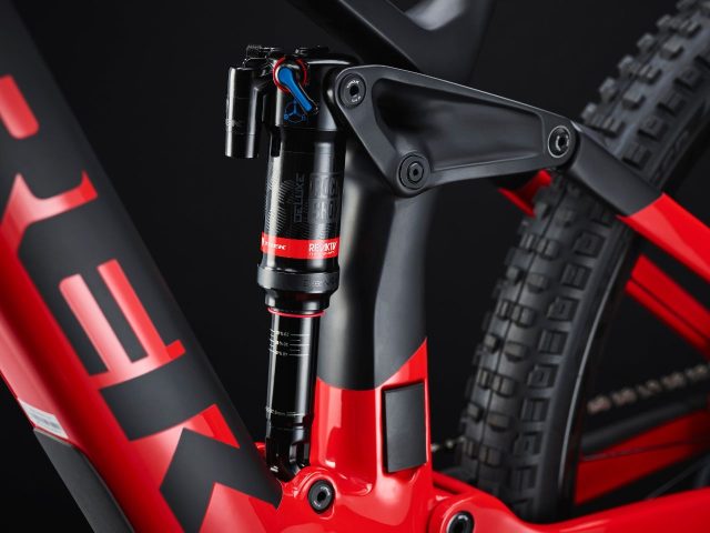 Ammortizzatore Thru Shaft con tecnologia RE:aktiv