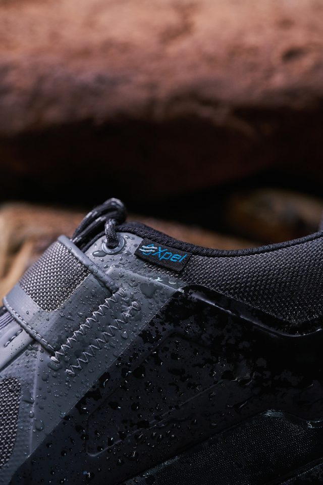 Focus sulla tomaia X-PEL idrorepellente
