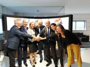 Foto di gruppo tra i firmatari dello storico accordo di ieri nella sede di Confindustria Foto di gruppo tra i firmatari dello storico accordo di ieri nella sede di Confindustria