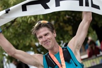 Florian Reichert sorridente al traguardo della 43k Long Florian Reichert sorridente al traguardo della 43k Long