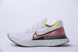 La Nike React Infinity Run ricorda molto i modelli da cui deriva, Nike Epic React e Vaporfly La Nike React Infinity Run ricorda molto i modelli da cui deriva, Nike Epic React e Vaporfly