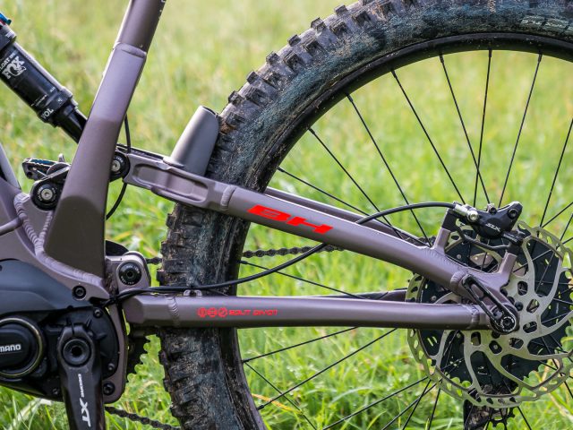 Sospensione posteriore Split Pivot da 140 mm di travel