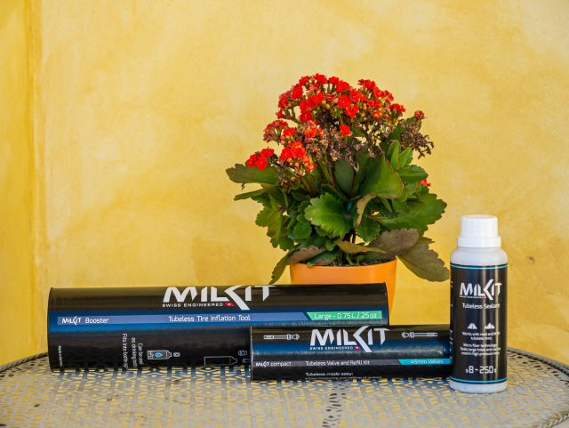 Il kit al completo: Booster, valvole e siringa, per finire liquido sigillante