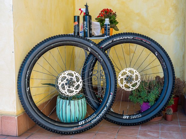 Pneumatici Vittoria Agarro montati con il kit tubeless Milkit