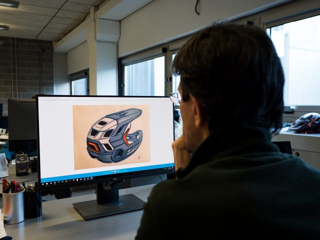 Met Helmets - schizzi