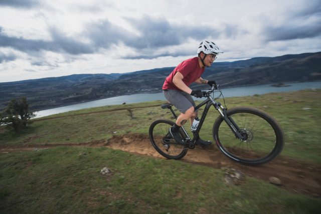 Specialized Rockhopper MY21 - action