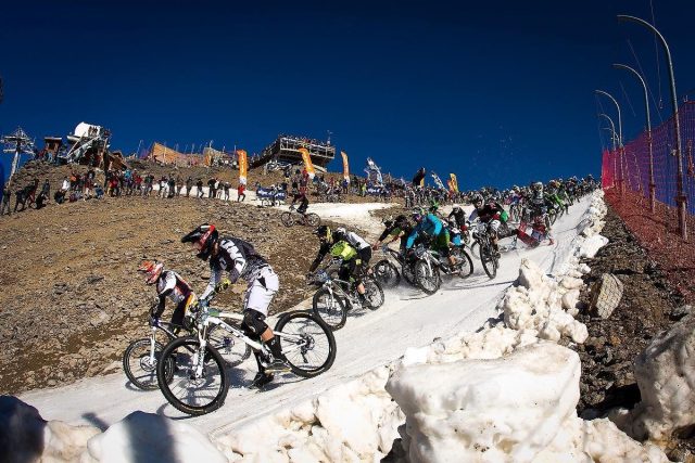 Mega Alpe d'Huez - mass start