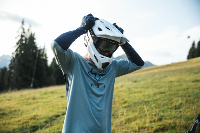 Fox Main Race Black - lifestyle