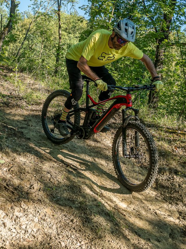 Brinke X5R+ Race test - discesa curva