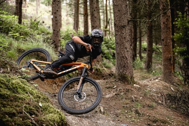Trek Slash MY21 - 03