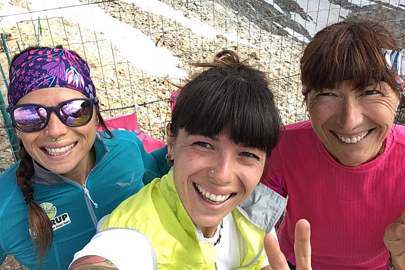A destra Gisella Bendotti, raggiante all'arrivo, insieme alle due nipoti Sabrina ed Elisabetta con cui ha condiviso la salita, che la vedrà vittoriosa anche in questa A destra Gisella Bendotti, raggiante all'arrivo, insieme alle due nipoti Sabrina ed Elisabetta con cui ha condiviso la salita, che la vedrà vittoriosa anche in questa
