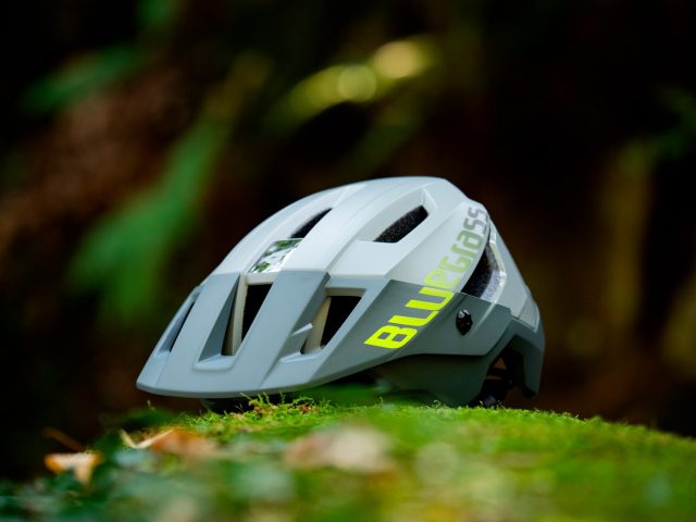 Bluegrass Roque Core MIPS - lifestyle 02