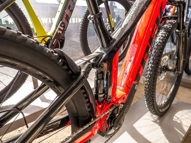 Trek Powerfly FS - 02