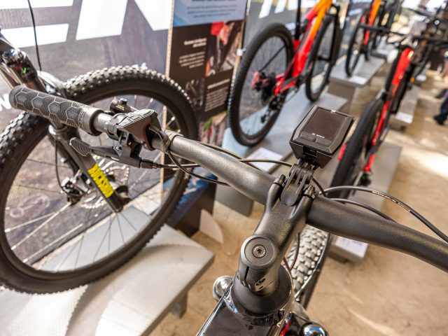 Trek Powerfly FS - 04