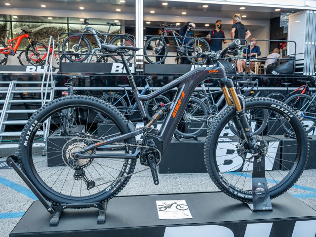 BH AtomX Carbon Lynx 6 Pro-Se - 01