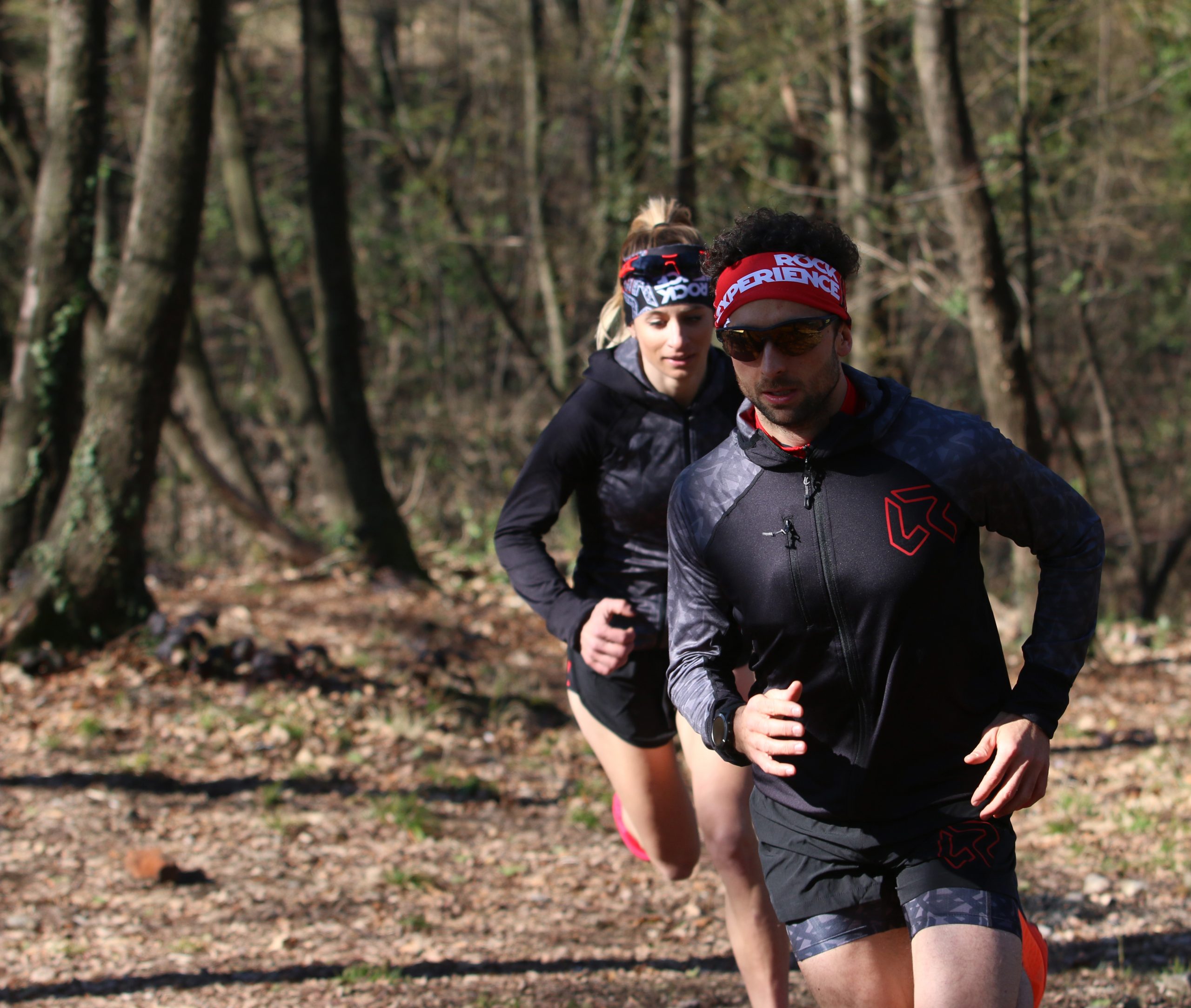Coprirsi nel modo più corretto per poter correre al meglio anche nei giorni più freddi, è questo l'obbiettivo della collezione A/I di di Rock Experience. Coprirsi nel modo più corretto per poter correre al meglio anche nei giorni più freddi, è questo l'obbiettivo della collezione A/I di di Rock Experience.