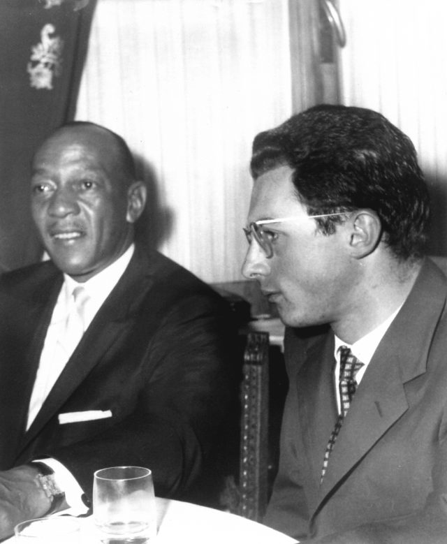 Livio Berruti insieme ad un'altra leggenda dello sprint, Jesse Owens