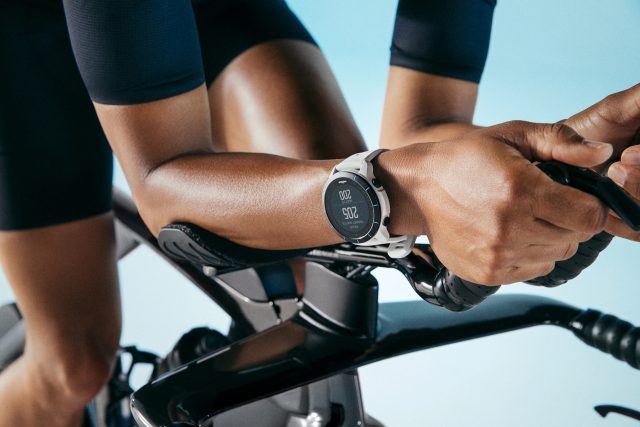 Wahoo Elemnt Rival lo sportwatch device versatile
