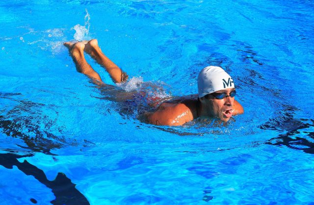 Mike Maric in azione durante un allenamento in piscina