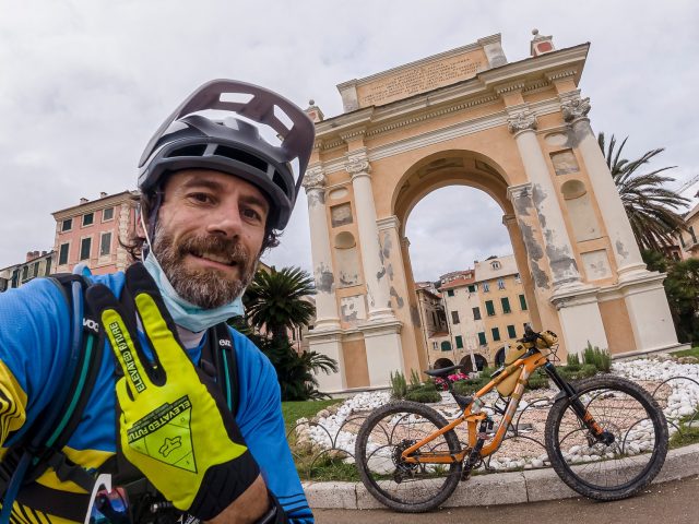 Enduro Bikepacking - Arrivo a Finale