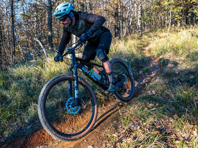 BMC Fourstroke 01 LT One - action 04