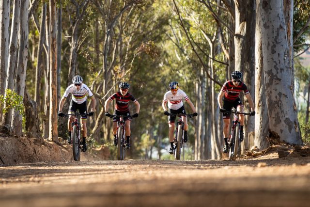 Specialized Factory Racing 2021 - group action