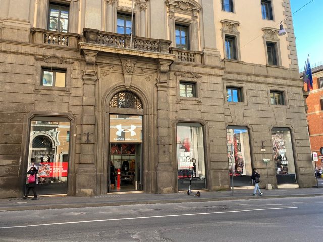 la facciata esterna della Under Armour Brand House