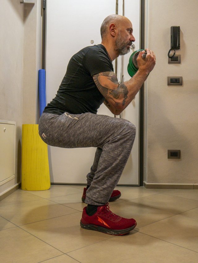 Allenamento - Squat con manubrio