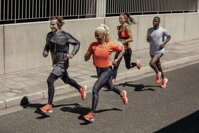 Una bellissima foto di PUMA della presentazione e lancio della nuova collezione 2021. E a voi non viene voglia di correre velocissimi e senza fare fatica?