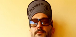 Nella foto il nostro tester Luca Cascapera indossa uno dei cappellini della collezione Chaskee 2021