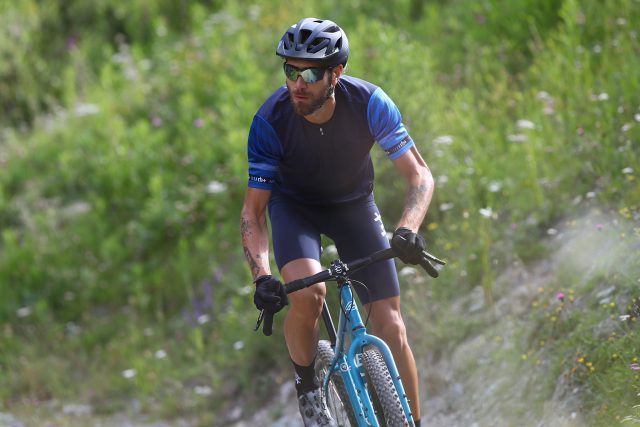 rh+ All Track - gravel - action