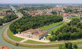 Villa Pisani, partenza della 35^ Venicemarathon