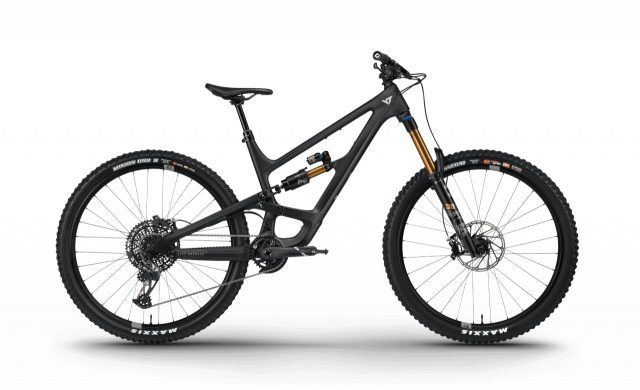 YT Capra 29 Core 4 Black Magic