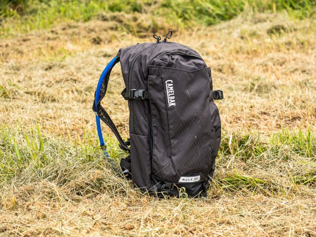 Camelbak MULE Pro 14 test - vista 3/4