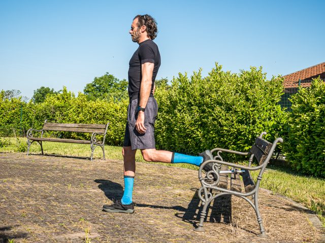 Allenamento a casa per MTB - forza gambe - split squat 01