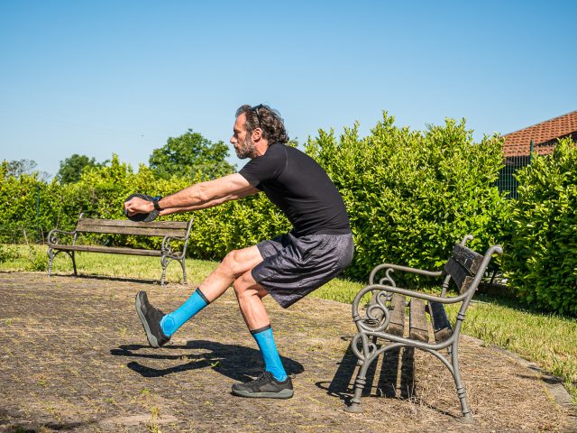 Allenamento a casa per MTB - forza gambe - pistol squat 02