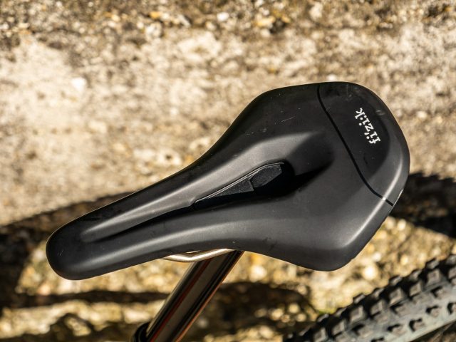 Fizik Terra Aidon X3 sella mtb - review - cover