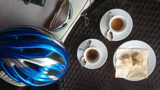 Caffè e caffeina, come influiscono sul ciclista