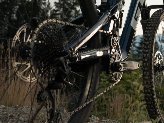 Sospensione perno alto - GT Force Carbon MY22