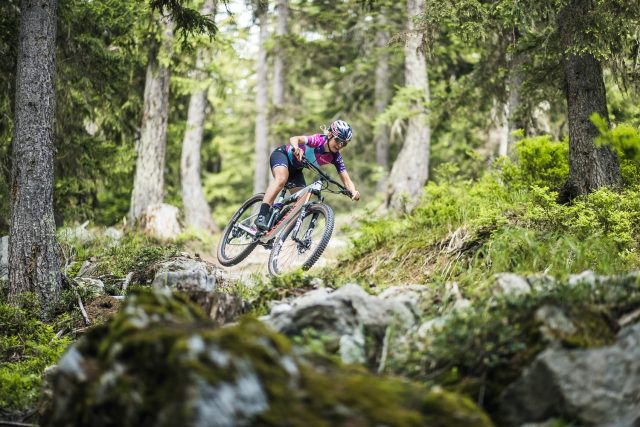Canyon Lux Trail Emily Batty - action 01