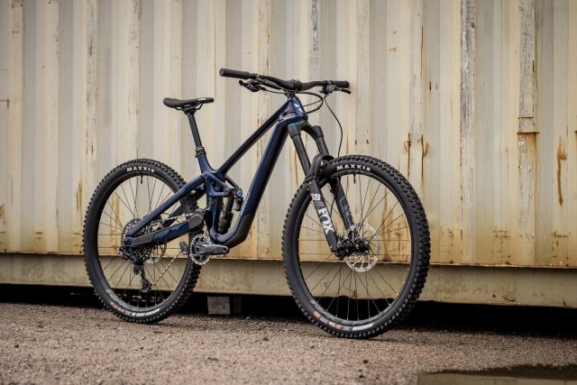 Devinci Spartan HP MY22 - side