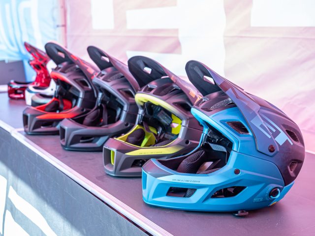Met Helmets Parachute MCR MY22